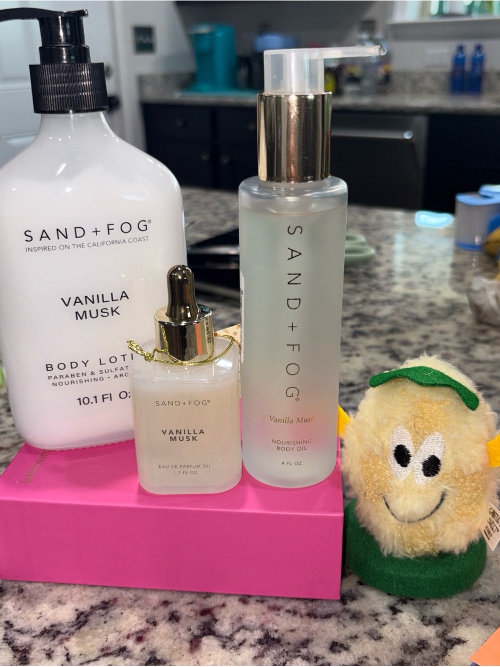 SAND+FOG Vanilla Musk Body Lotion & Oils Set - White + Gold Accents